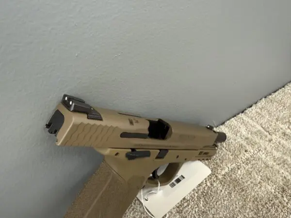 Smith & Wesson M&P40 40s&w FDE - Image 3